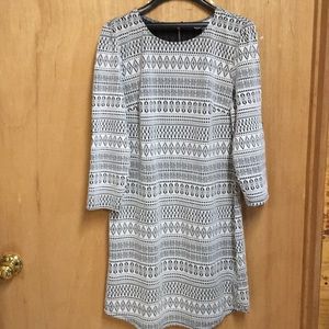 Black and white 3/4 sleeve dress